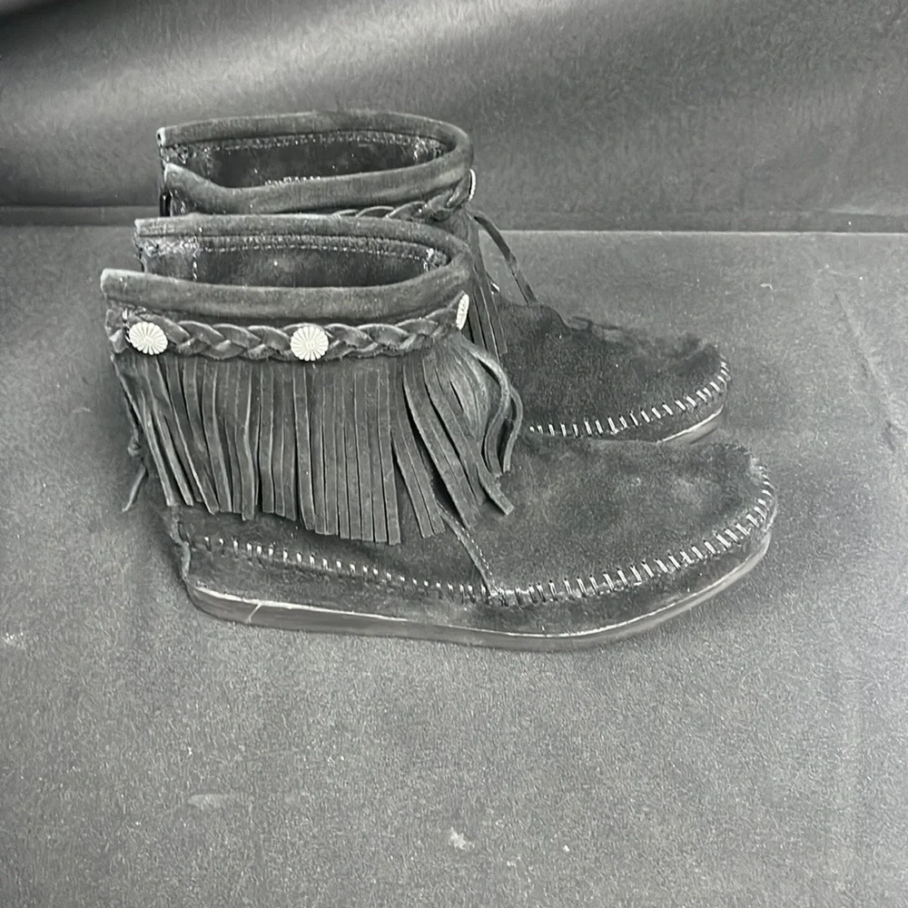 Minnetonka Women’s Zip Up High Top Boot (2917) - Picture 3 of 10